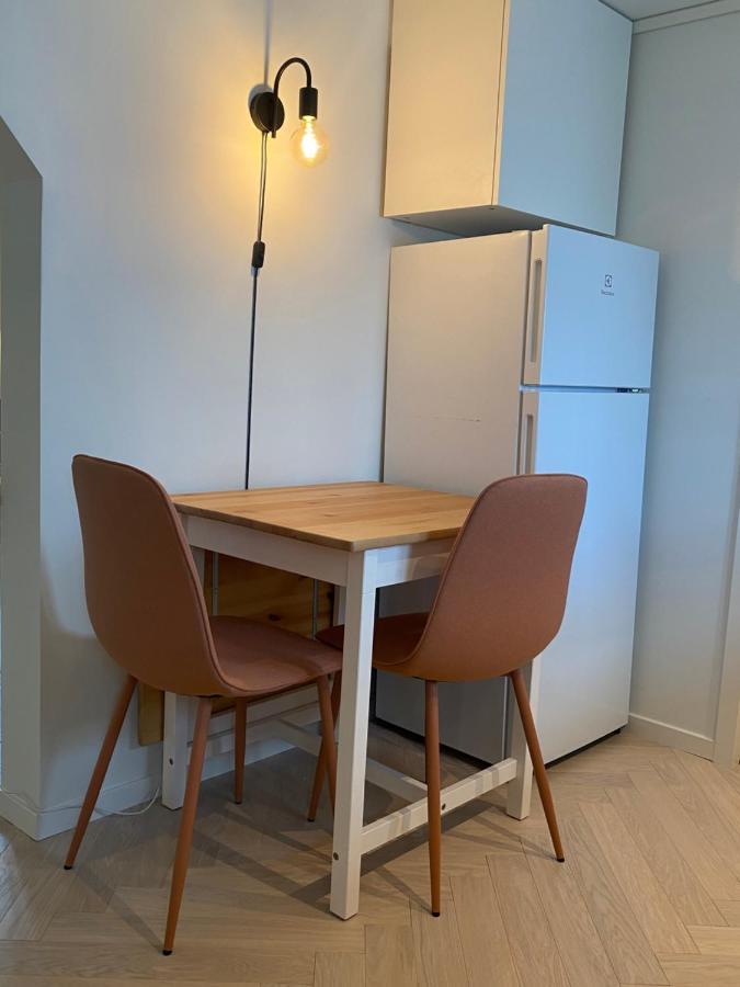 Entire Renovated Apartment From 1780 With Kitchen, Bath, Bedroom, And Living Room In Skuteviken Bergen Exterior foto