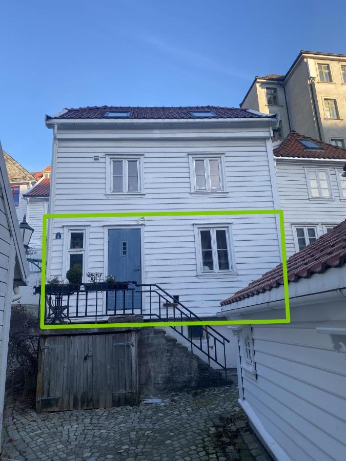 Entire Renovated Apartment From 1780 With Kitchen, Bath, Bedroom, And Living Room In Skuteviken Bergen Exterior foto