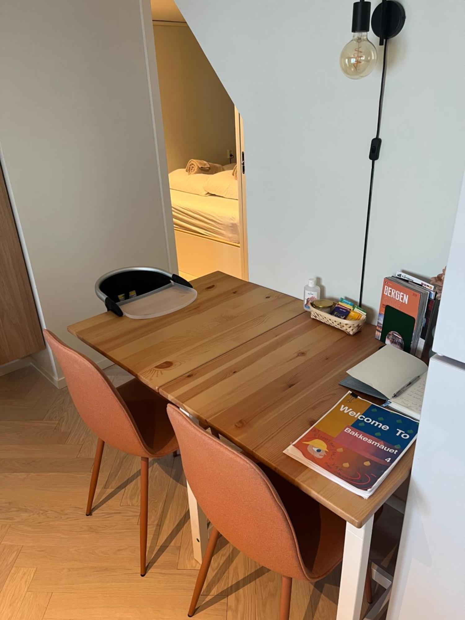 Entire Renovated Apartment From 1780 With Kitchen, Bath, Bedroom, And Living Room In Skuteviken Bergen Exterior foto